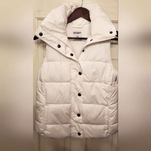White Puffy Vest - Medium - Old Navy NWT